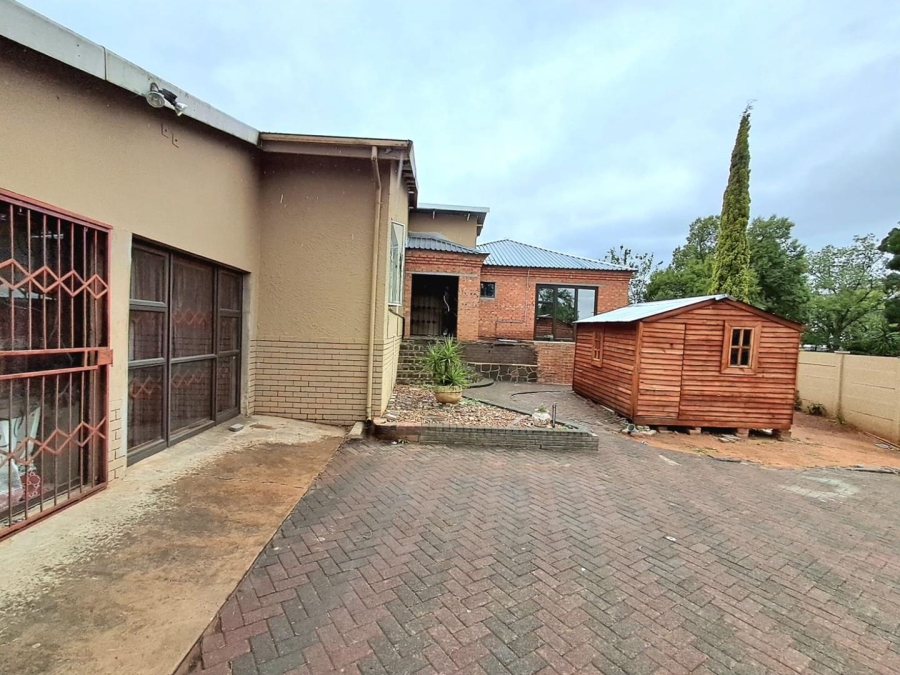13 Bedroom Property for Sale in Generaal De Wet Free State